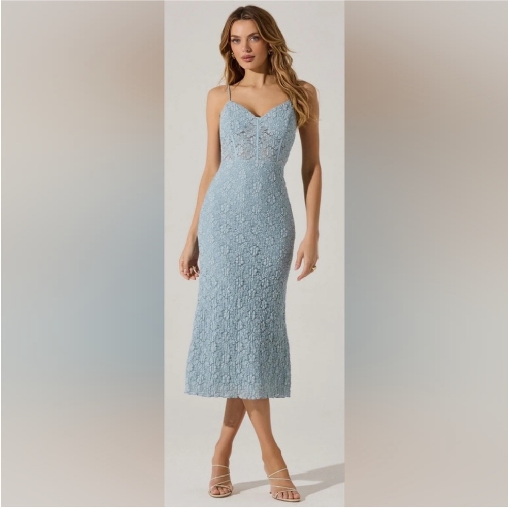 Astr The Label Dusty Blue Lace
Midi Dress, new